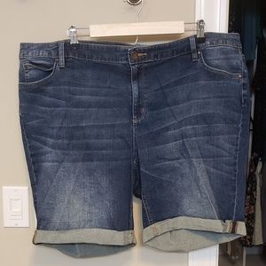 Cuffed bluejeans shorts
